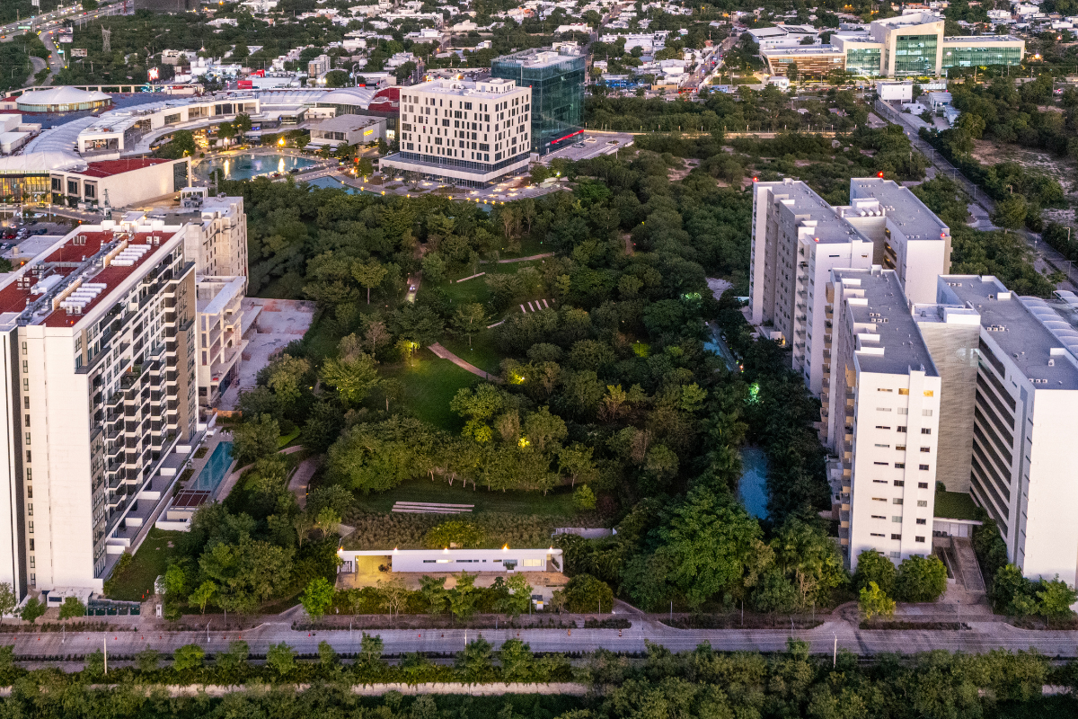 Ubicación estratégica en Vía Montejo