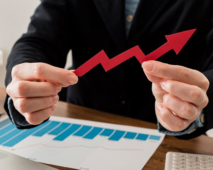 businessman-holding-growth-arrow (1)