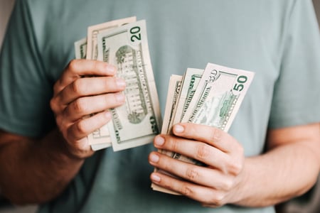 Economía: ¿qué significa para el inversionista mexicano la caída del dólar?