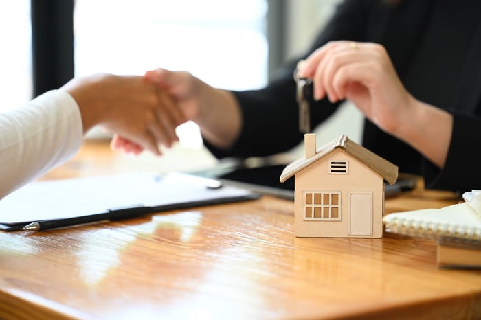 property-purchase-concept-2024-12-05-22-15-52-utc